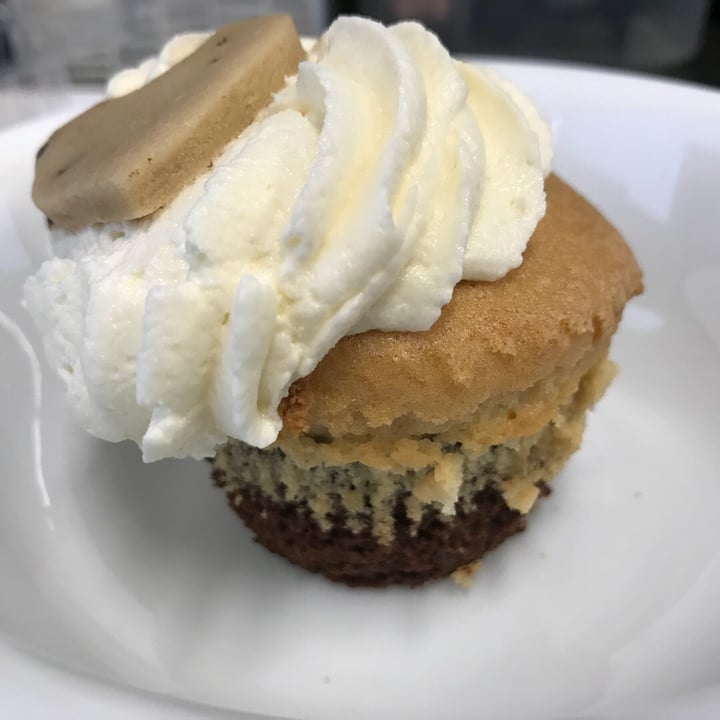 review photo of The Griffin Takeaway Vegan Marble Cookie Dough Cupcake shared by @k8e on 12 Mar 2019 - review