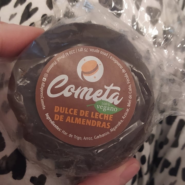 review photo of Cometa Alfajor Con Dulce De Leche De Almendras shared by @viqui17 on 01 Dec 2021 - review