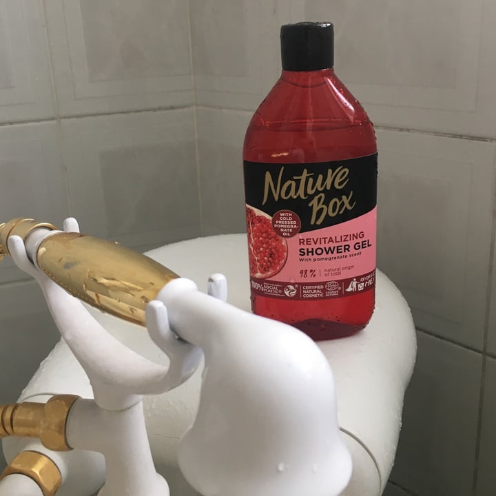 photo of Nature Box Beauty Pomegranate shower gel shared by @mariacossu on  10 Aug 2022 - review
