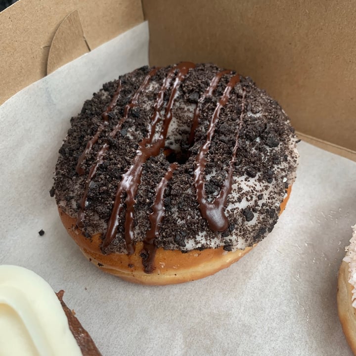 photo of bloomer's on Queen Cookies And Cream Donut shared by @thealexrae on  07 Sep 2020 - review