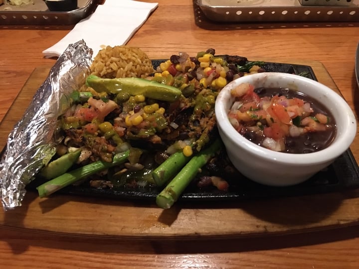 review photo of Chili's Grill & Bar Black Bean And Veggie Fajitas shared by @hofmanemily on 16 Dec 2019 - review