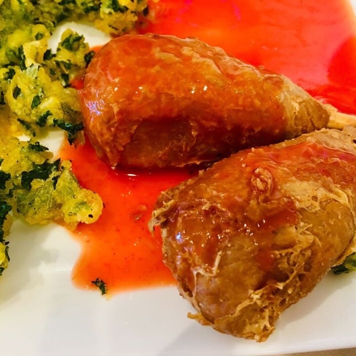 photo of VeGreen Vegetarian Fusion Restaurant Buffalo “chicken” drumsticks with Kale chips shared by @mlpmucke on  02 Jun 2020 - review