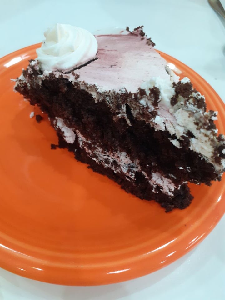 review photo of Loving Hut Microcentro Torta Selva negra shared by @vanevegan on 09 Mar 2020 - review