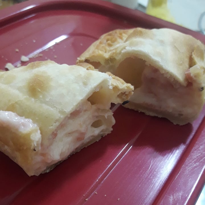 review photo of Empanadas de 10 Empanada De Jamón Y Queso shared by @agossariass on 31 Dec 2020 - review