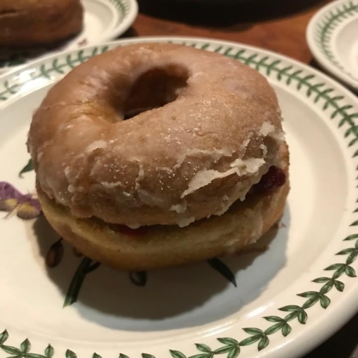 review photo of Grumpy & Runt | Little Deli & Donuts Vanilla Custard Filled Donut shared by @nick17 on 17 Sep 2020 - review
