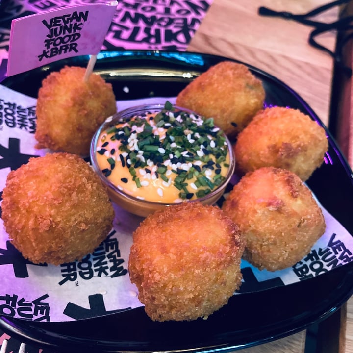 photo of Vegan Junk Food Bar Mac & cheeze balls shared by @asiayportia on  08 Jan 2021 - review