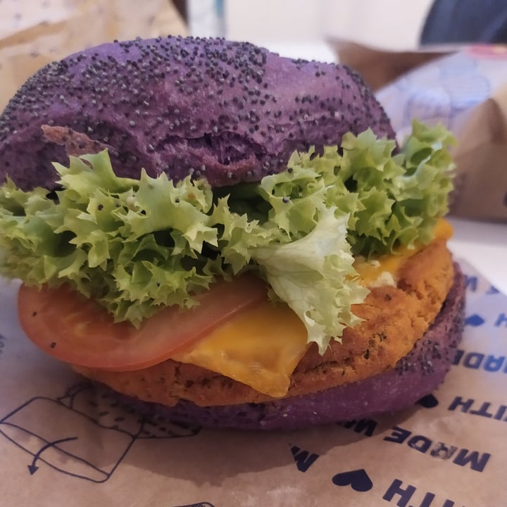 photo of Flower Burger Cheesy Cecio shared by @rosannasanseverino on  04 Apr 2022 - review