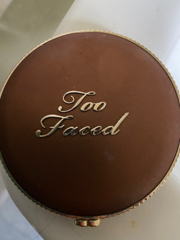 photo of Too Faced Chocolate Soleil Matte Bronzer shared by @emmyanmllvr on  02 Apr 2020 - review