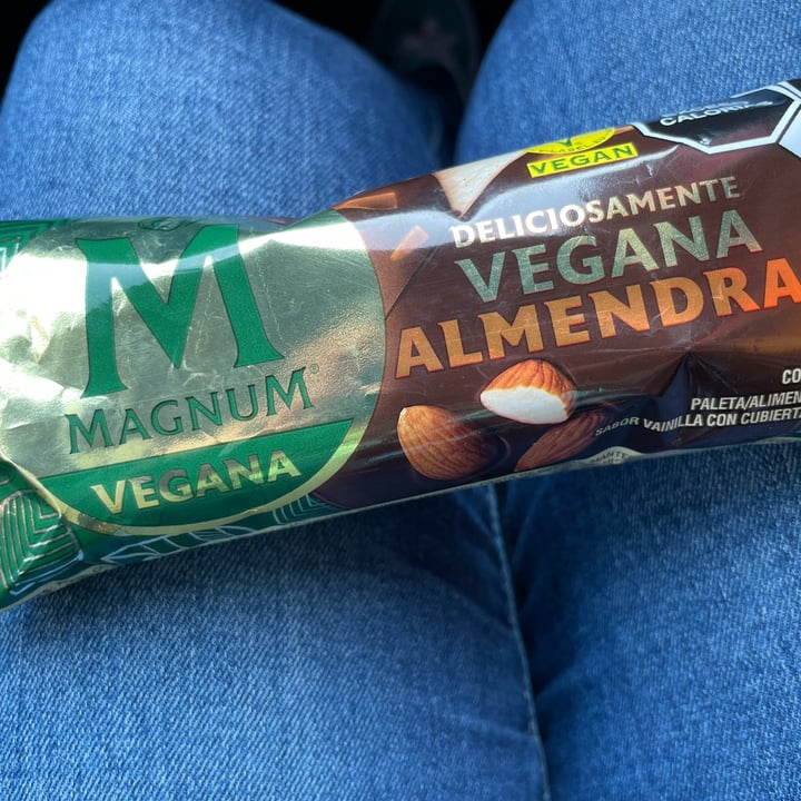 photo of Magnum Magnum Vegan Almond shared by @carolinasuarez on  25 Oct 2022 - review