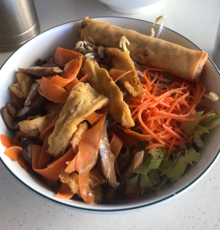 photo of Eat Fuh Vegan Noodle Salad shared by @glimmertwin on  24 Aug 2020 - review