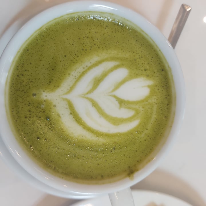 photo of Altruist - Urban cafe & Bakery Matcha Latte Con Latte Di Cocco shared by @liankaleggimagia on  20 Jul 2022 - review