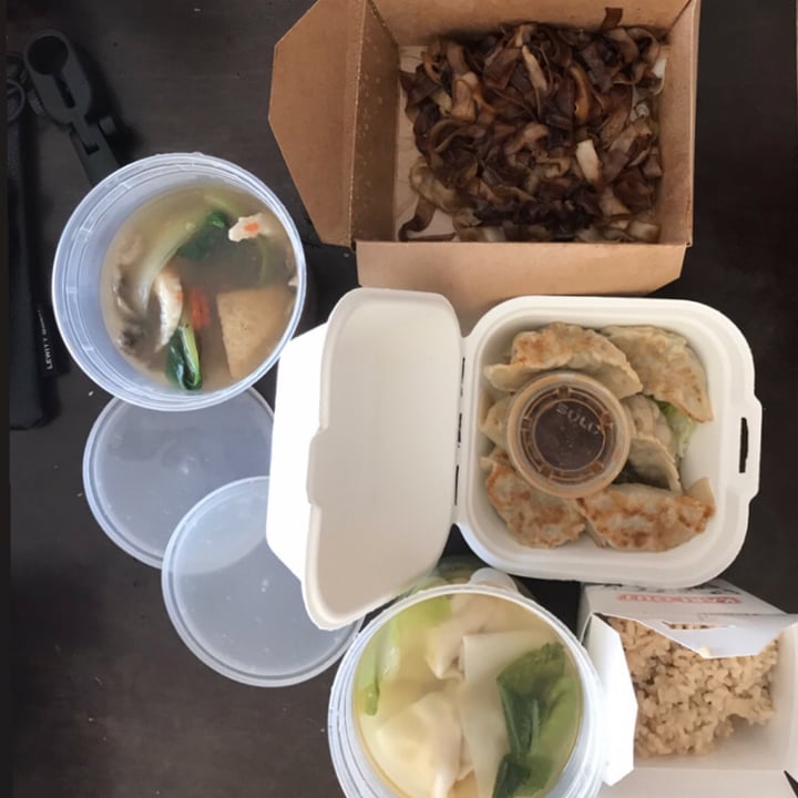 review photo of Veggie Village Wonton Soup shared by @serenaraquel on 13 Jan 2021 - review