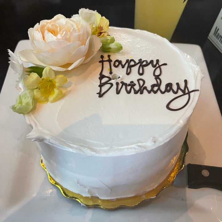 photo of Factory Girl Bake Shop vegan vanilla cake shared by @ombi on  30 Sep 2022 - review