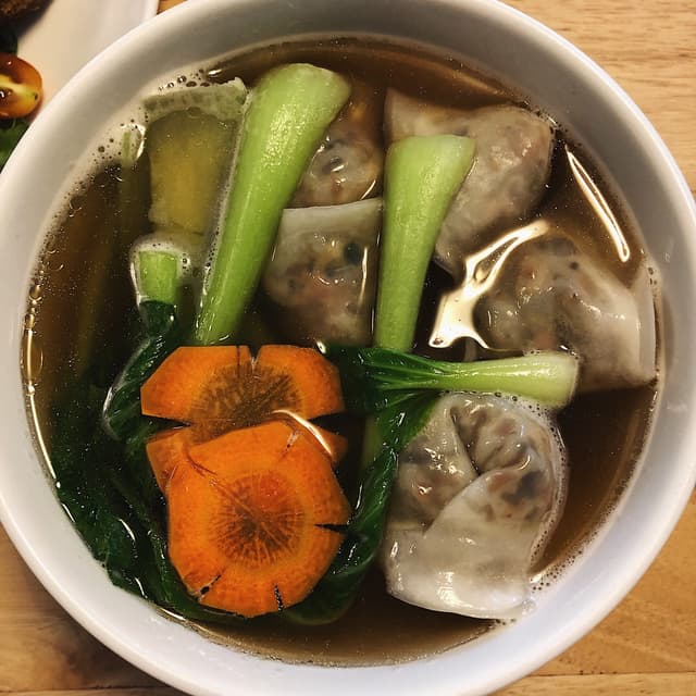 Foto do prato “Dumpling Soup”