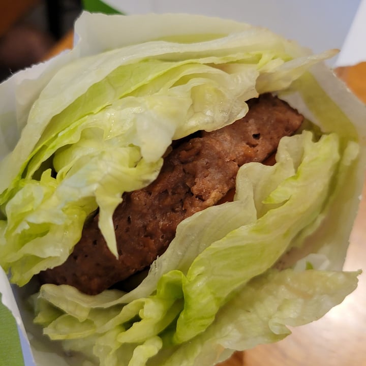 photo of BurgerFi Vegan Beyond Burger shared by @1mostlyvegan on  03 Jun 2021 - review