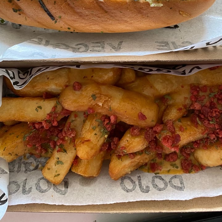 photo of Veggie Dojo Vegan Cheesy Fries shared by @biapol on  15 Oct 2020 - review