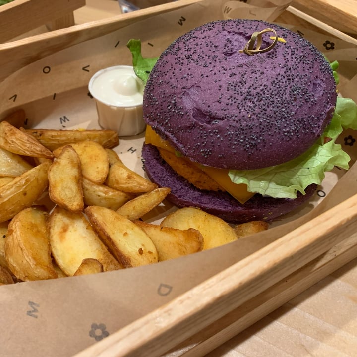review photo of Flower Burger Roma Cheesy Cecio shared by @nicky06 on 12 Mar 2022 - review