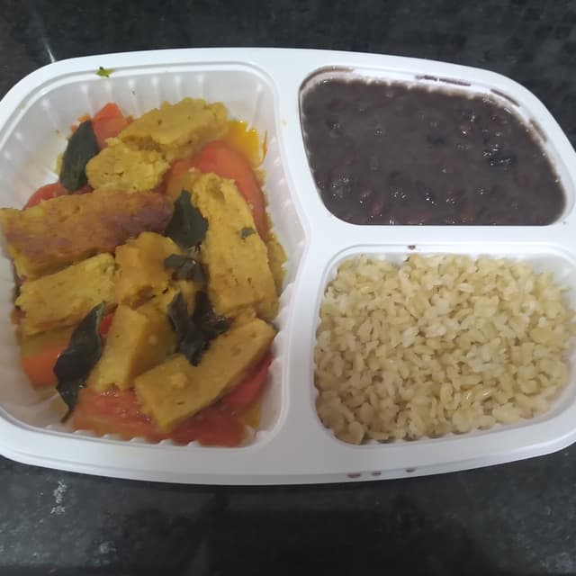 Photo of the dish “Tiras de Frango vegano com tomate seco e manjericão”