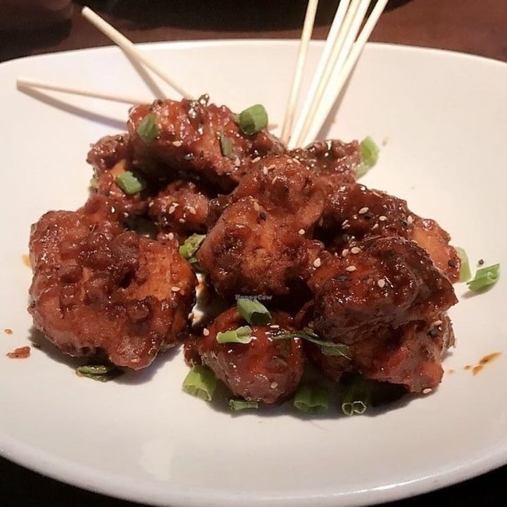 photo of Yard House - Takeout & Delivery Available Gardein BBQ vegan Chicken Wings shared by @sarah219 on  29 Jun 2022 - review