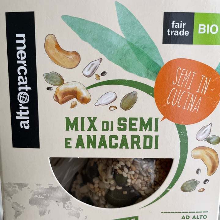 review photo of Altro mercato Mix di Semi e Anacardi shared by @valeveg on 14 Sep 2022 - review