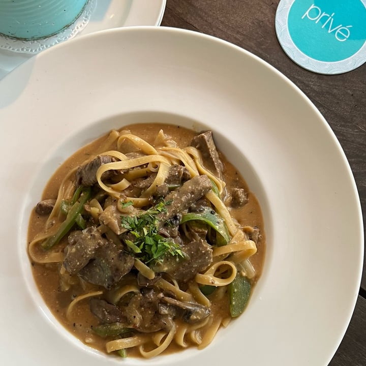 photo of Privé at Singapore Botanic Gardens “Beef” Stroganoff Tagliatelle shared by @eripyon on  10 Jul 2022 - review