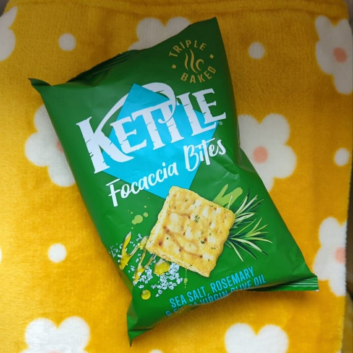 Kettle chips Focaccia Bites Sea salt, Rosemary and Olive Oil Review