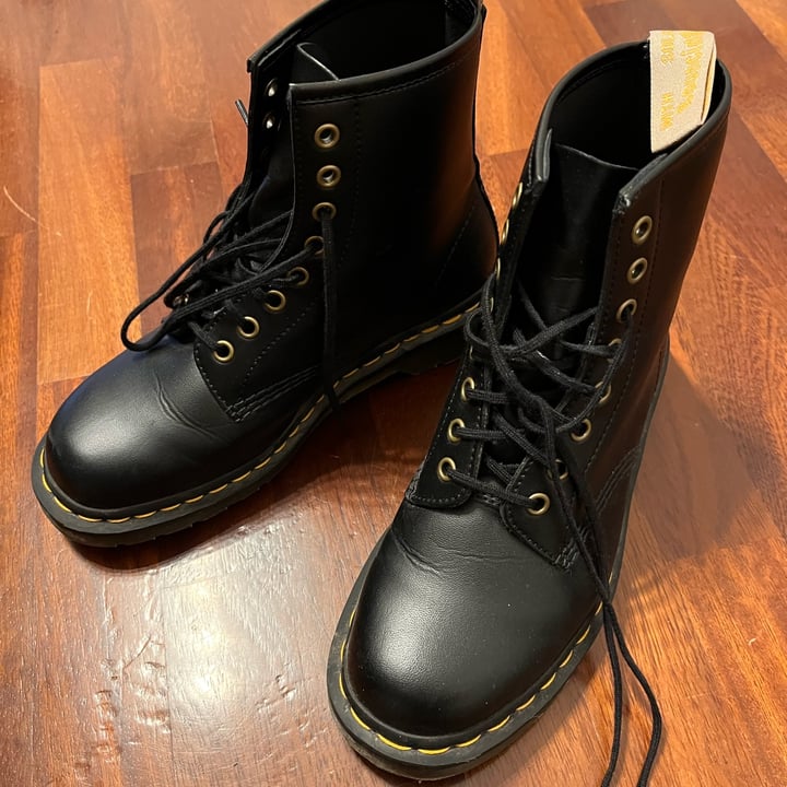 photo of Dr. Martens Dr. Martens 1460 Vegan Felix Rub Off shared by @bealikebee on  01 Apr 2022 - review