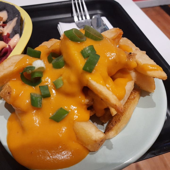 photo of Deer Mama Vegan Mylk & Burger Bar Cheese Fries shared by @annathebanana on  09 Sep 2020 - review