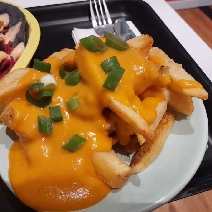 review photo of Deer Mama Vegan Mylk & Burger Bar Cheese Fries shared by @annathebanana on 09 Sep 2020 - review