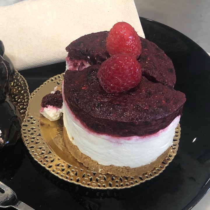 photo of MadamaDorè Cheesecake vegan shared by @violettaplantbased on  07 Sep 2021 - review