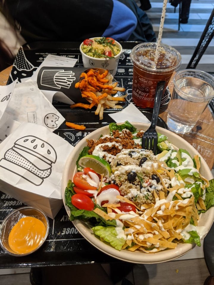 photo of Beatnic Quinoa taco salad shared by @viviantothewu on  01 Apr 2020 - review