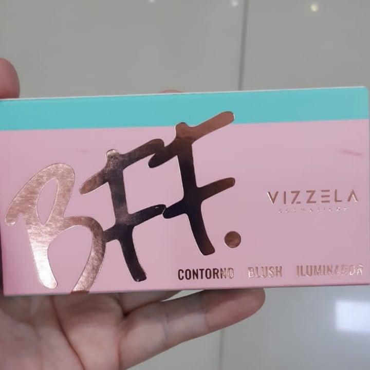 review photo of Vizzela Cosméticos Paleta BFF - Blush/Contorno/Iluminador shared by @neusaborin on 06 May 2022 - review