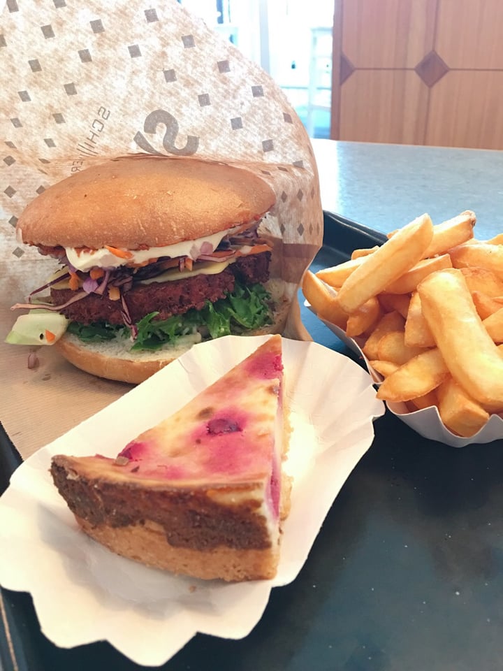 photo of Swing Kitchen Vegan cheese burger shared by @happyanimallab on  03 Jun 2019 - review