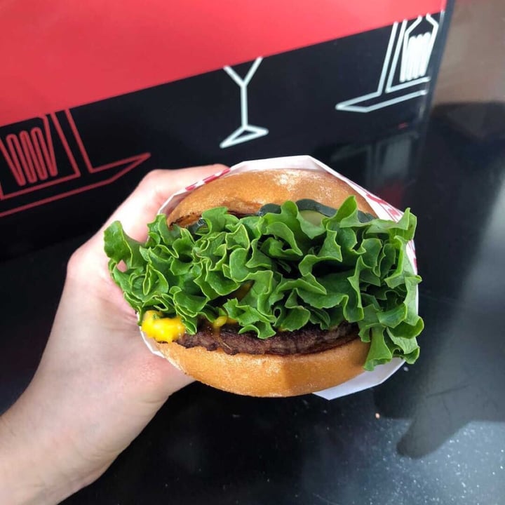 photo of Monty's Good Burger Impossible Burger shared by @emmc1 on  11 Jun 2021 - review