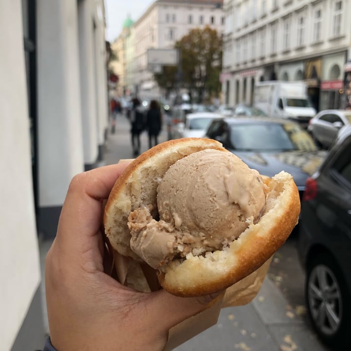 review photo of Pizzis and Cream Donut Ice Cream shared by @dhuyke on 24 Oct 2022 - review