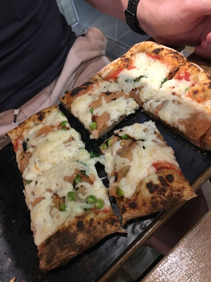 photo of Pizza Hub Pizzeria Pizza shared by @veganmk on  13 Mar 2020 - review