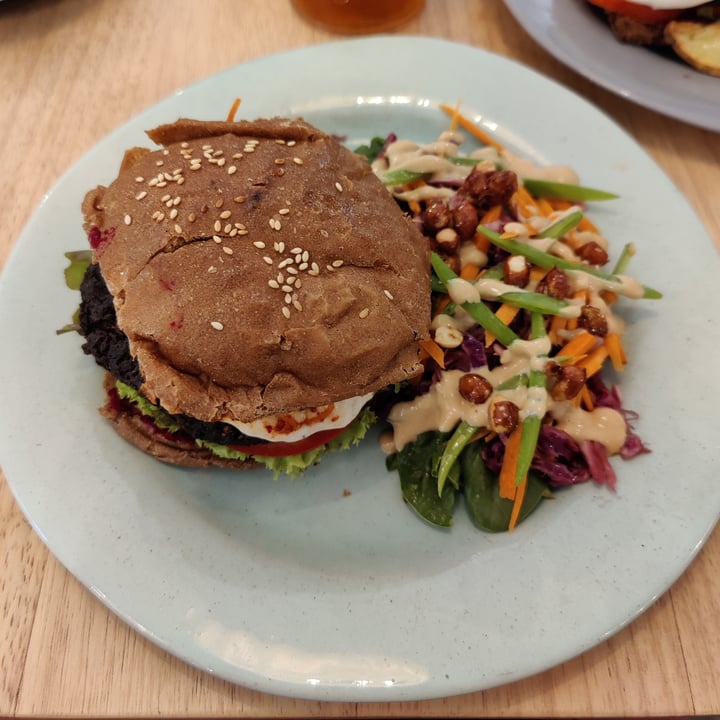 review photo of Lexi's Healthy Eatery Activated Charcoal Burger shared by @christo on 24 Jan 2021 - review