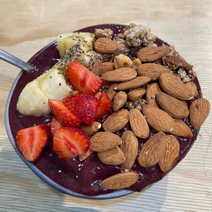 photo of Shake Café Acaí Smoothie Bowl shared by @balena62 on  16 Jun 2022 - review