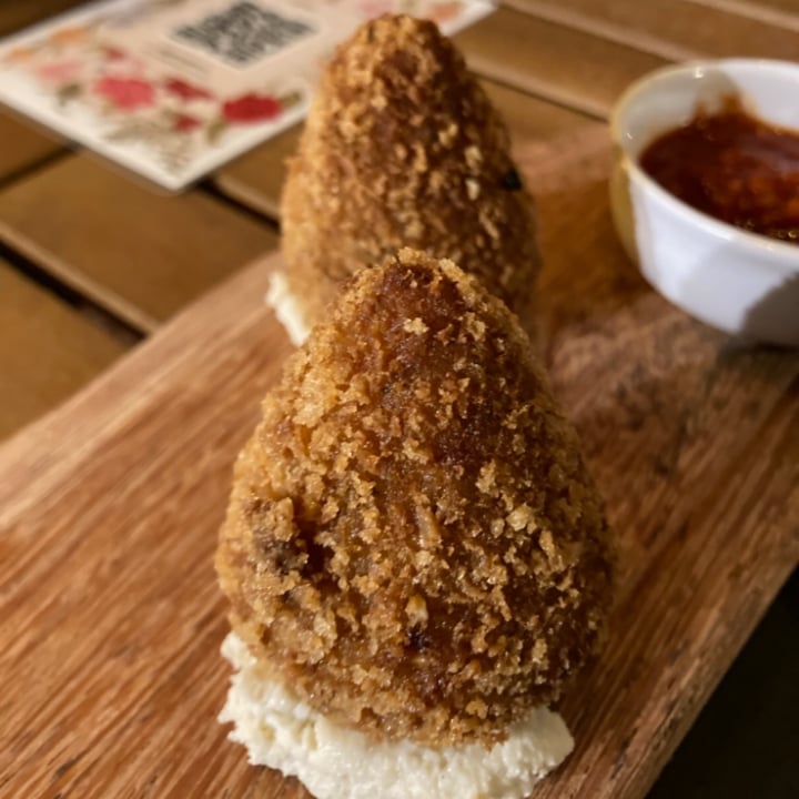 review photo of Piccoli Dolce Coxinha de “Frango” shared by @nova-terra on 02 Jun 2022 - review