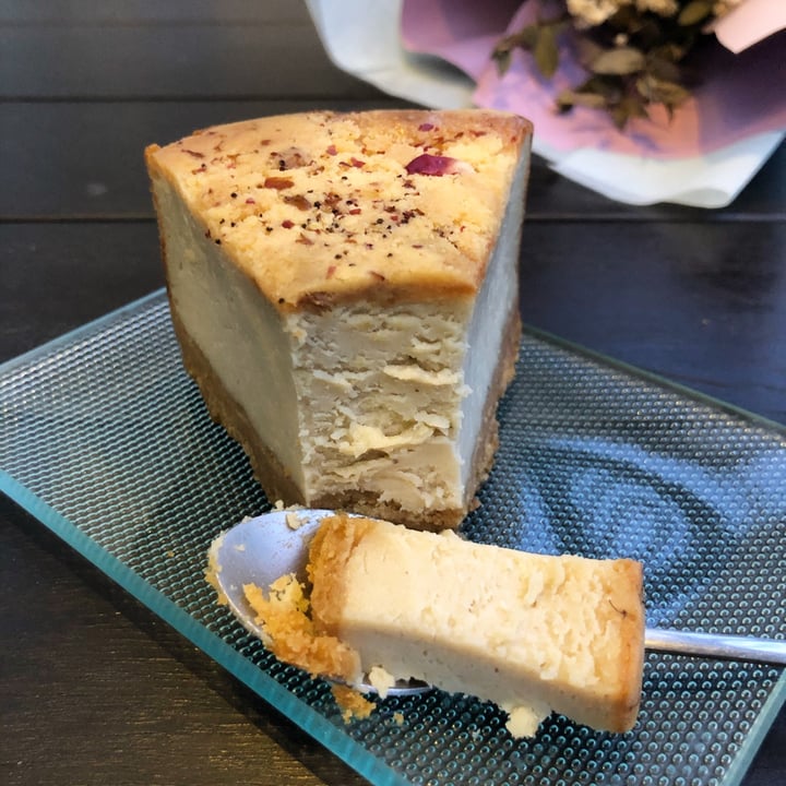 photo of WellSmoocht Classic Crumble Burnt Cheesecake shared by @plantingggg on  25 May 2021 - review