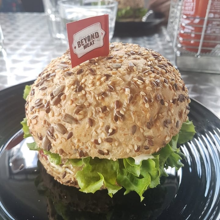 photo of The Fussy Vegan Beyond Cheese Burger shared by @veganjumjum on  15 Jul 2020 - review