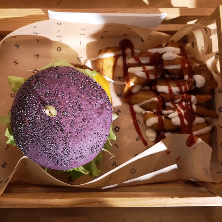photo of Flower Burger Flower burger shared by @briiiina on  12 Mar 2022 - review