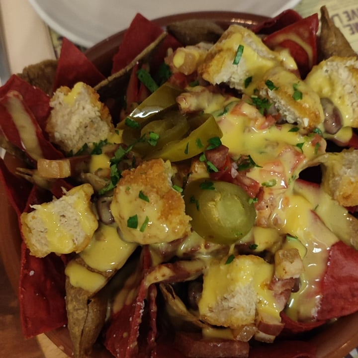 review photo of Distrito Vegano Nachos shared by @petivi on 12 Oct 2022 - review