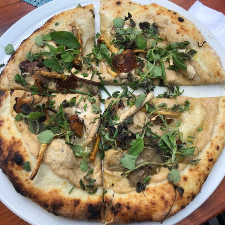 photo of Salt Yard Social Mushroom Pizza shared by @camsveganeats on  01 Aug 2021 - review