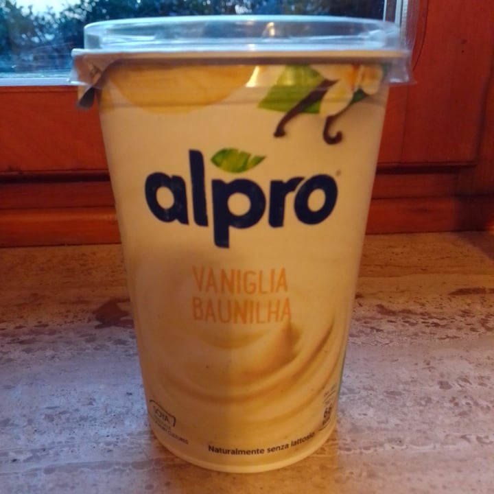 photo of Alpro Yogurt vaniglia shared by @lorenza86 on  20 Mar 2022 - review
