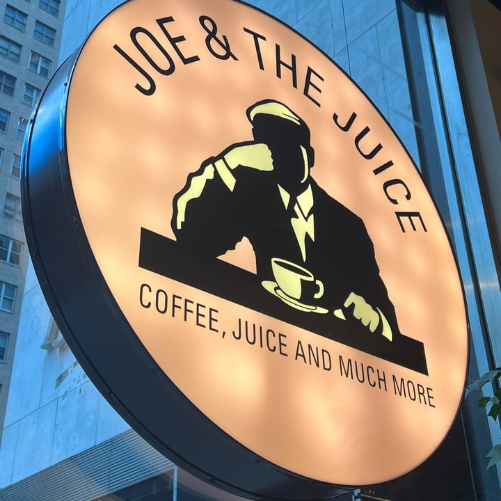 photo of JOE & THE JUICE vegan shake red supreme shared by @georginamustafa on  17 Oct 2022 - review