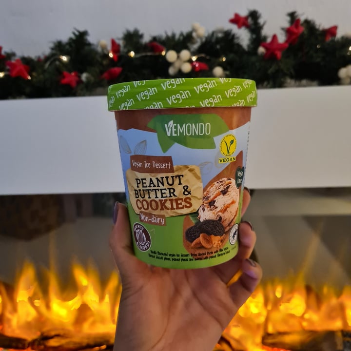 photo of Vemondo Vegan ice dessert peanut butter & cookies shared by @ishara- on  25 Dec 2021 - review