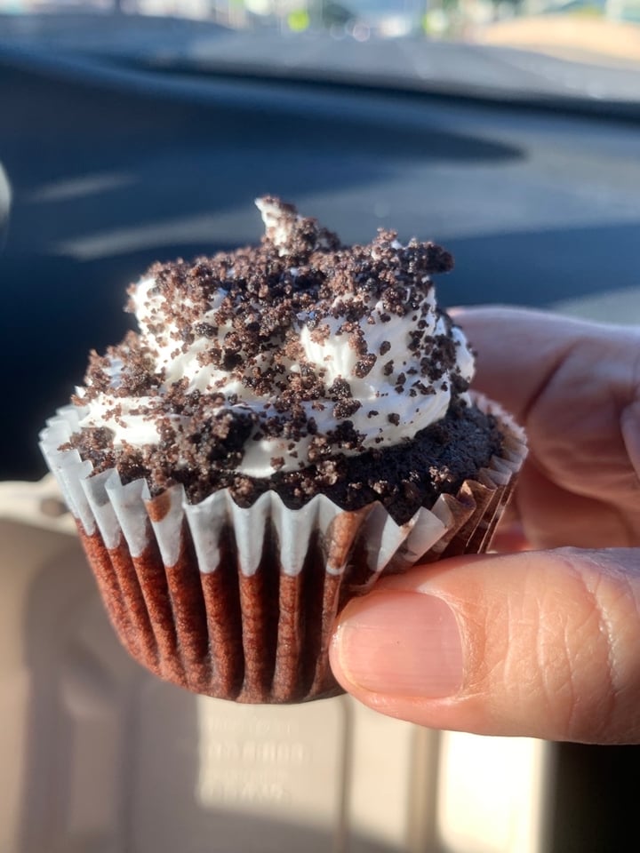 photo of 7Vegans_HI Cookies & Cream Cupcakes shared by @kuuipo on  22 Jan 2020 - review