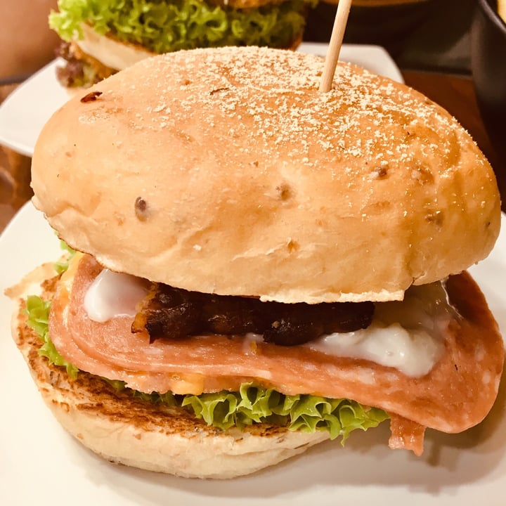 photo of nomVnom Bistro Ham N Cheese Burger shared by @herbimetal on  10 Aug 2019 - review