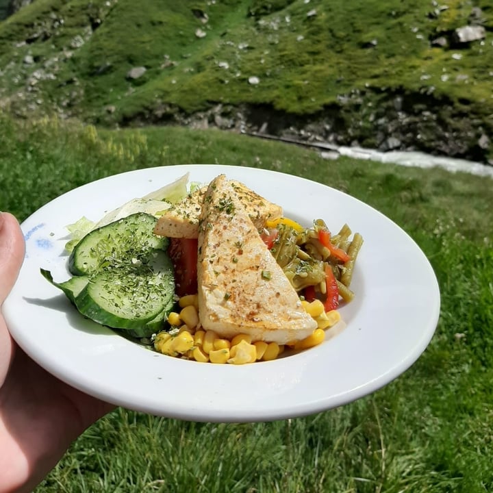 photo of Clarahütte Salad With Tofu shared by @homovirido on  03 Aug 2020 - review